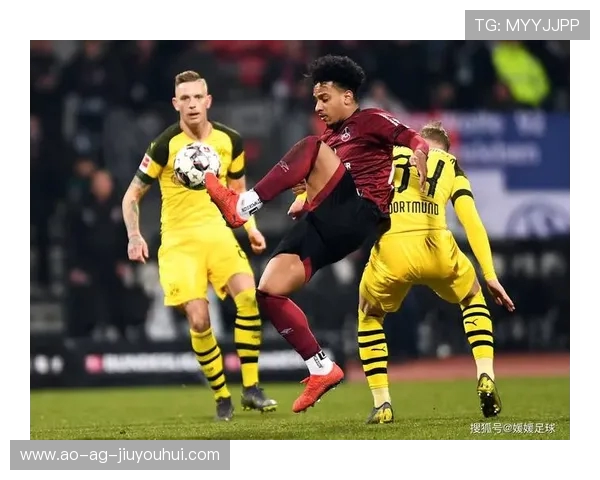 球星与花式足球高手激烈对决 引领足球新潮流的精彩赛事